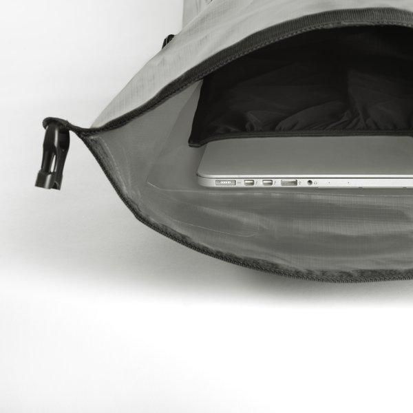 360 Orbit 25L_37749_detail-laptop.jpg